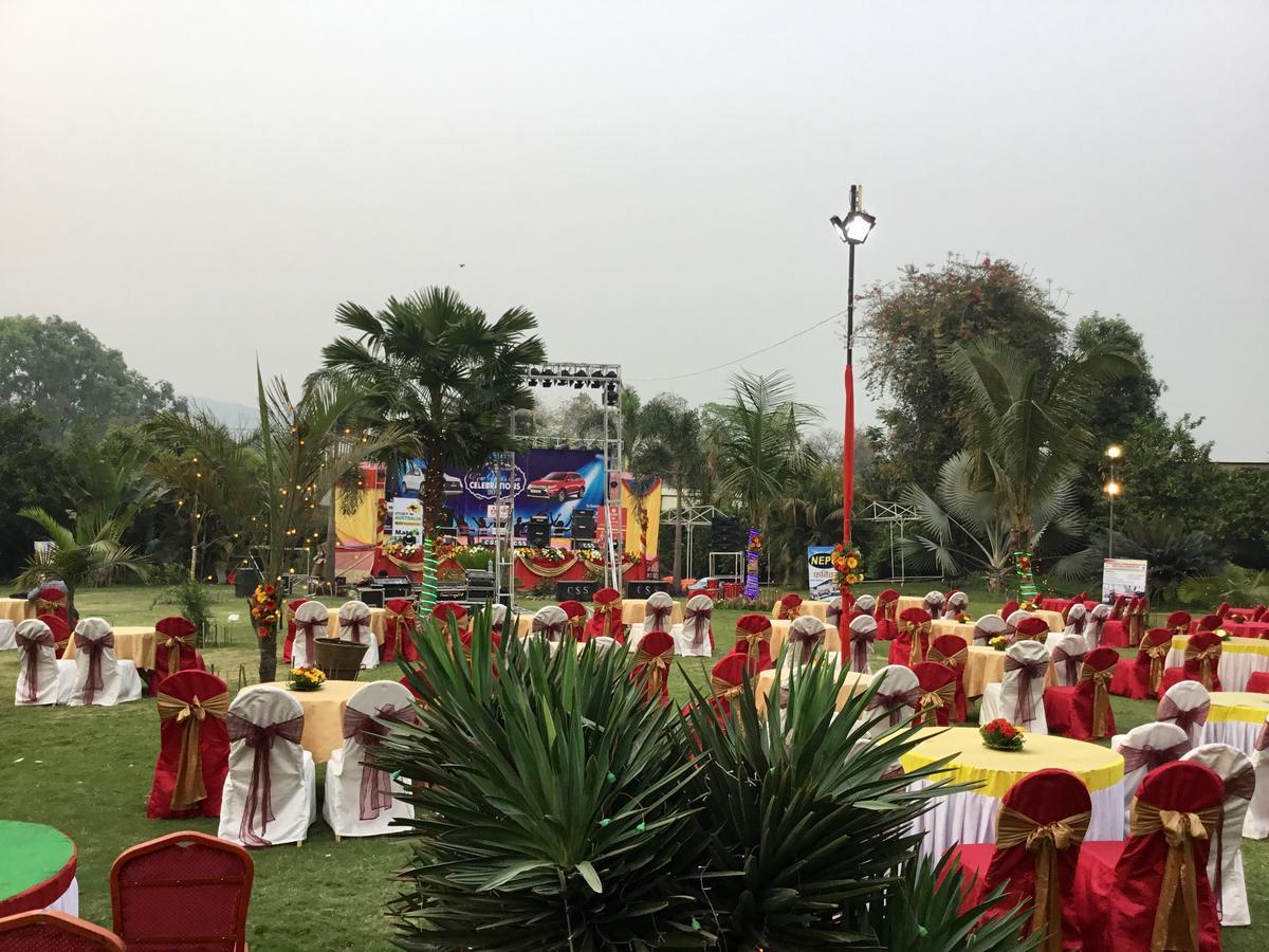 Central Palm Hotel Bharatpur  外观 照片